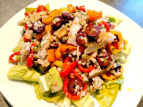 Salade de sarrazin, poivrons et coeurs d'artichauds